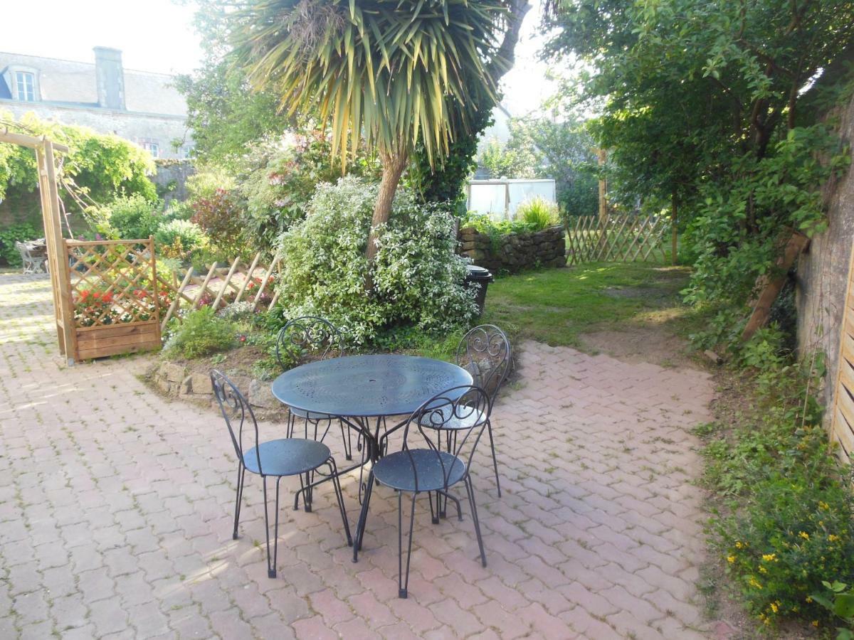 Apartament Gite Le Relais Saint-Pierre-Église Zewnętrze zdjęcie